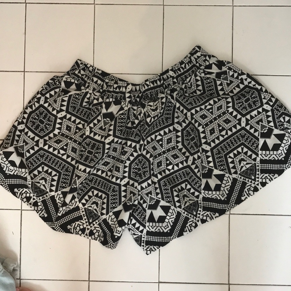 Patterned shorts - Picture 2 of 3